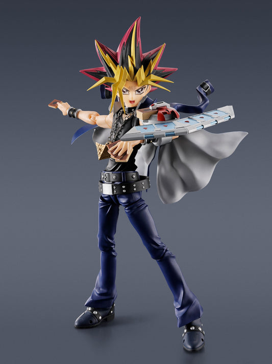 Yu-Gi-Oh! S.H.Figuarts Actionfigur Yami Yugi 16 cm – Signierte Verpackung (DE Synchronsprecher Konrad Bösherz)