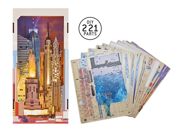 New York Tiny Adventures Book Nook | Revell