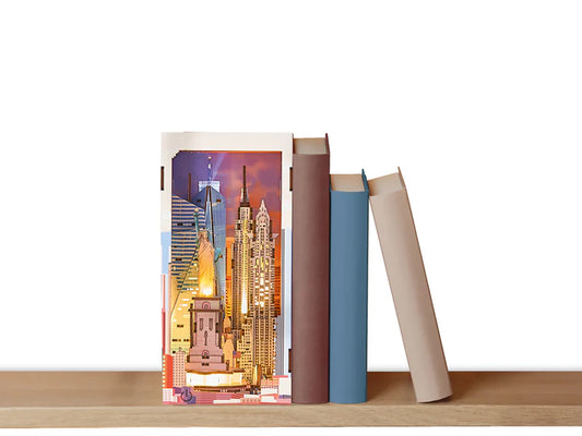 New York Tiny Adventures Book Nook | Revell