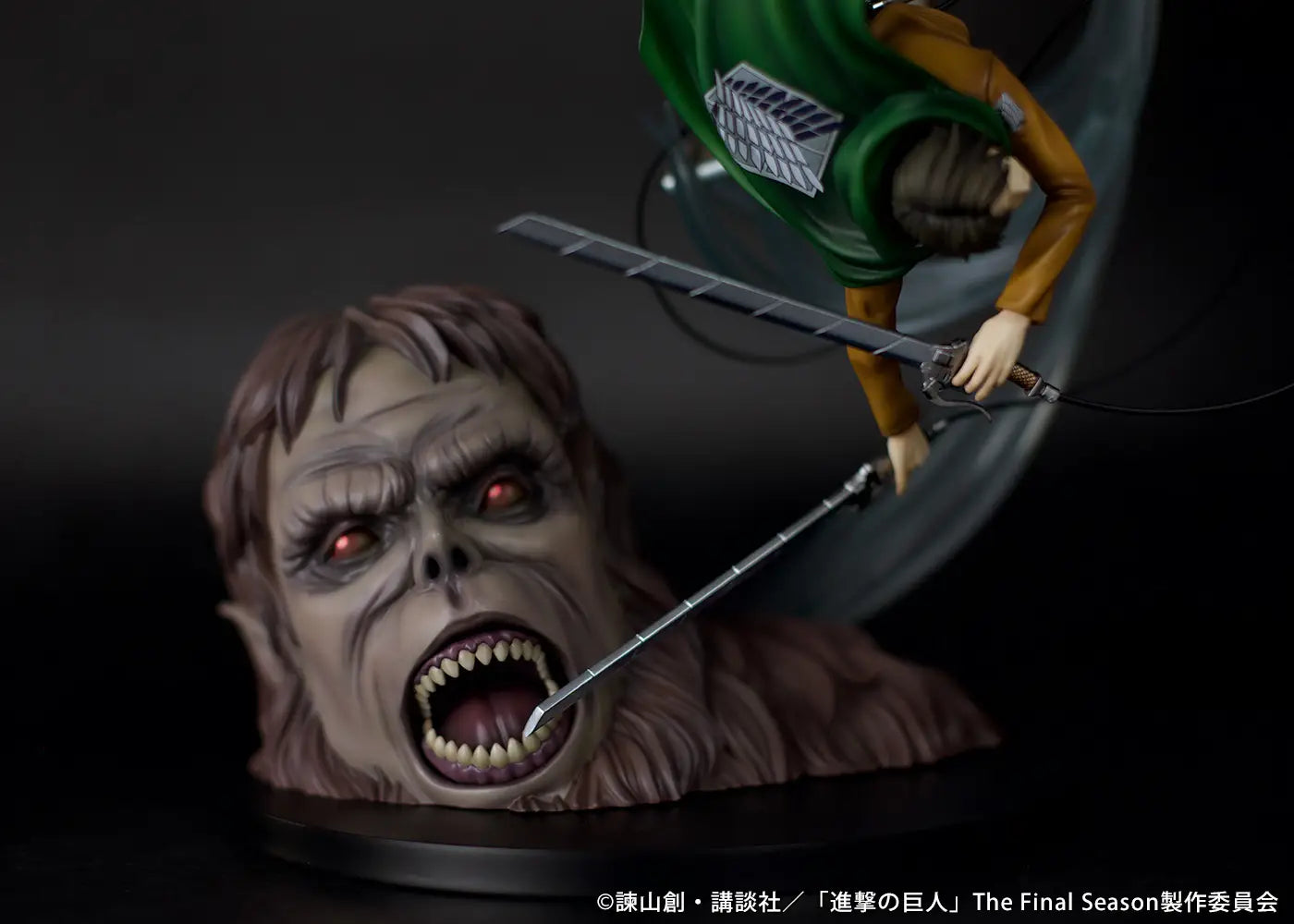 Attack on Titan: Levi vs. Beast Titan Ver.