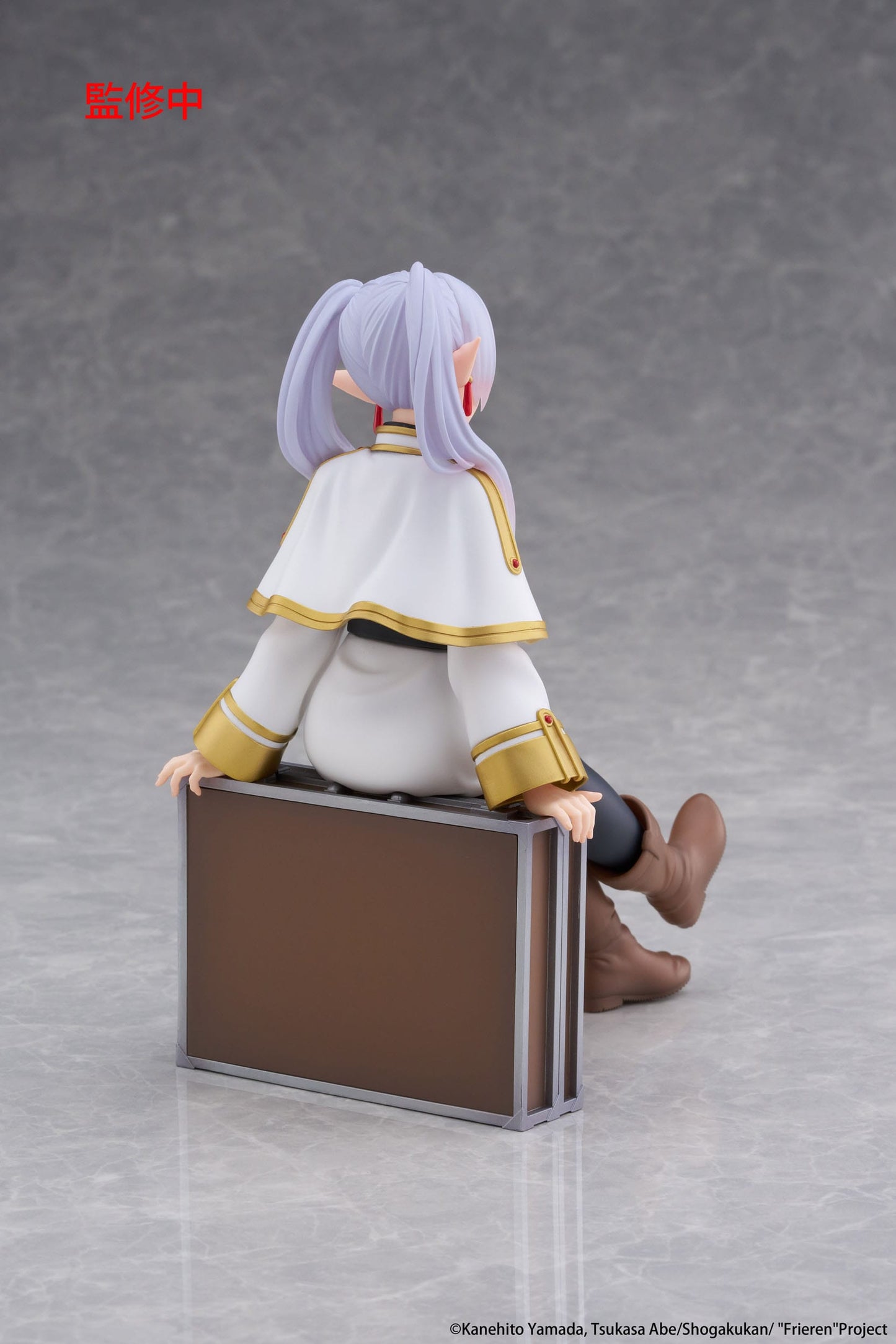 Frieren: Beyond Journey's End: Desktop Cute Frieren Trunk Case Ver. 13 cm
